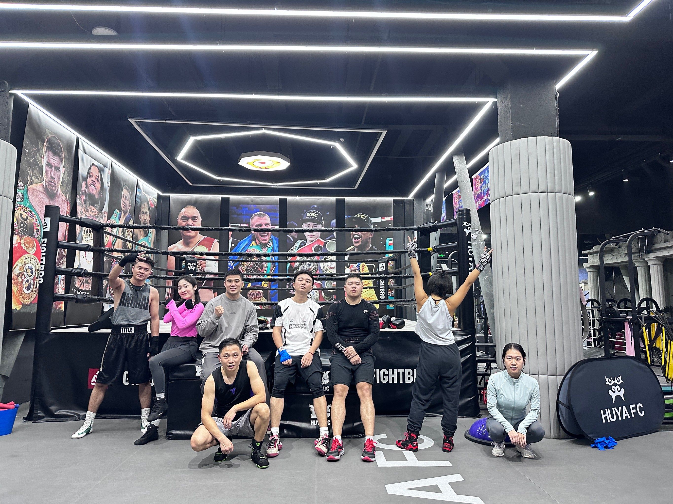 海星直播-拳击小组赛上演强强对话，岭南貔貅队绝杀渝州灰熊队，多点开花奏效；(2024年全国拳击锦标赛63kg级)