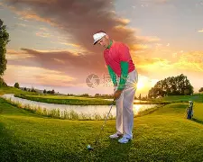 海星体育-高尔夫夜战：岭南飞鹰队翻盘海滨犀牛队，临门一脚致胜赛季拐点或已出现(鹰掠九天完整版)