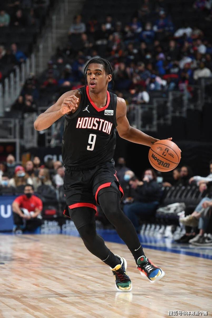 皇家社会清晨调整名单，志在CBA季后赛名次提升，媒体盛赞，球探报告显示潜力的简单介绍