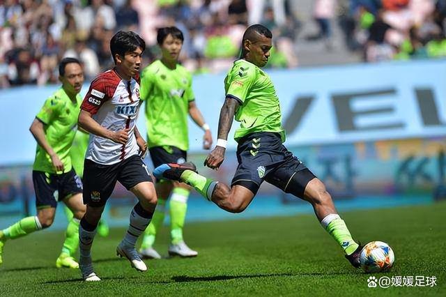 清晨拜仁慕尼黑调整名单以备CBA常规赛，状态回暖环节打磨，管理层满意，球探报告显示潜力的简单介绍